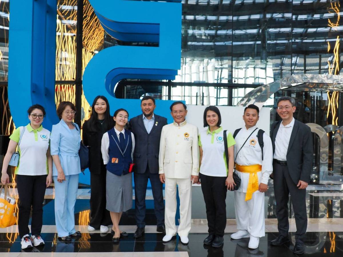 深入中亞　散播世界之愛與和平