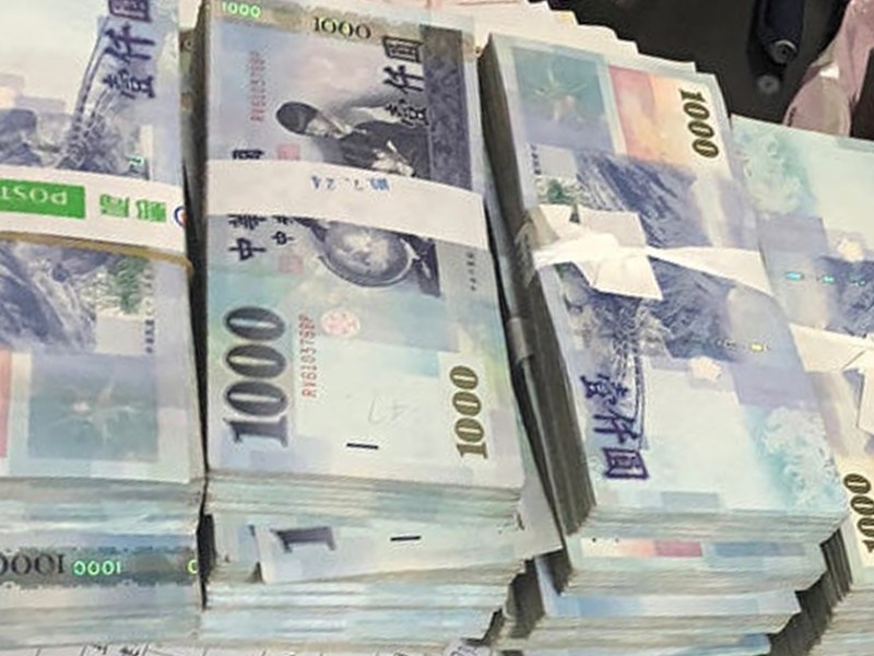 贈給在野黨三個千萬