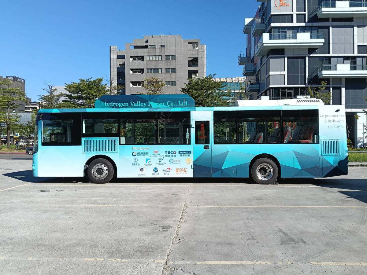 商研院助氫谷　氫能巴士更順了