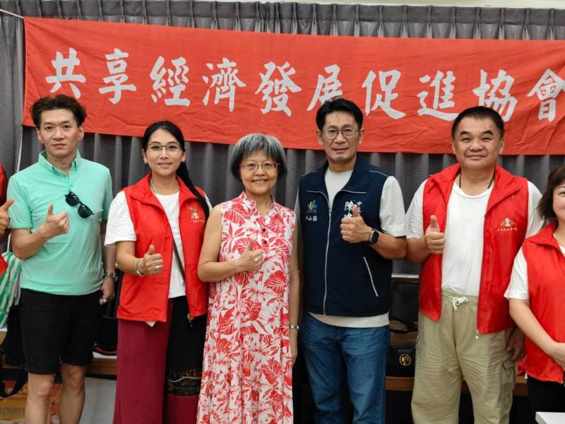 里民K歌眾樂樂　發揮共享精神