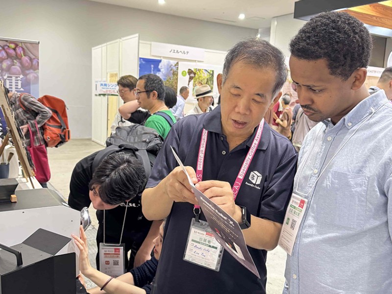 譚雲龍智慧烘豆機　獲英國首獎