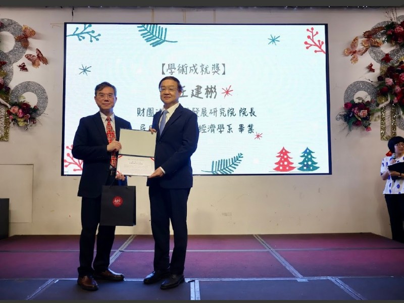 王建彬出類拔萃　榮獲學界肯定